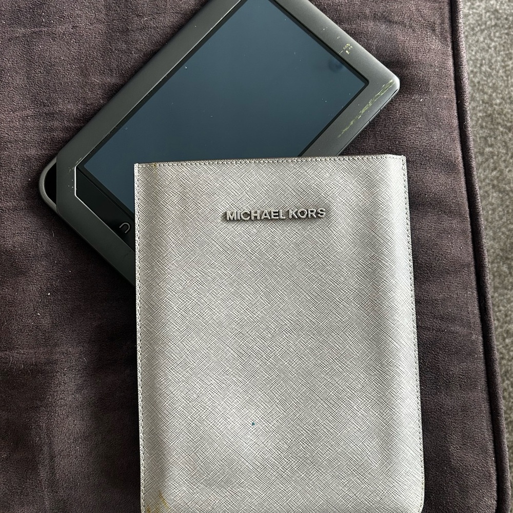 Michael Kors Silver Tablet Cover measurement 8’/6’
